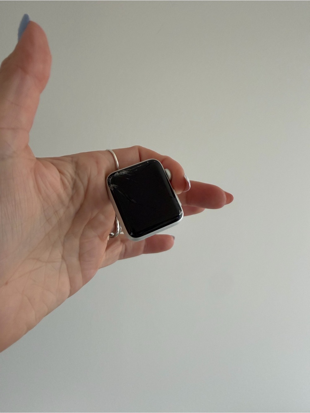 Apple Watch Series 3 38mm Silver Aluminum GPS *CRACKED SCREEN / FOR PARTS*